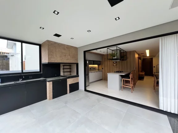 Imagem Casa Alto Padrão para Venda em Florianópolis / SC no bairro Cachoeira do Bom Jesus