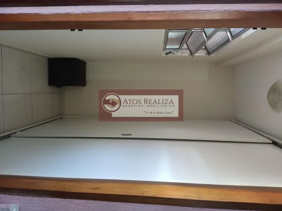 Imagem Vendo Oportunidade no Jardim Fraternidade. Casa Terreno, com 200m2 de área Total, o imóvel conta com, 3 dormitórios, sendo 1 Suíte, 2 vagas de Garagem, Edícula de 3 cômodos, Lavanderia, Aceita Financiamento, aceita Permuta. Valor de Oportunidade R$ 530K, 