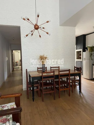 Imagem Ótima casa na Zona Oeste com 3 dormitórios, suíte, 2 vagas de garagem, 77m² construídos e terreno de 184m² em localização em crescimento.
