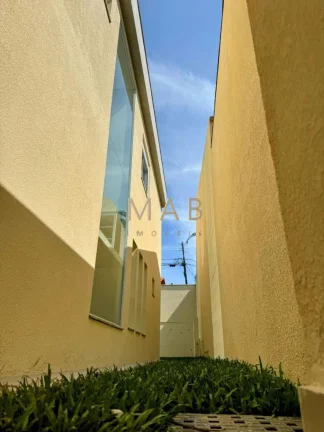 Imagem Imperdível casa de 3 quartos, 1 suíte, 2 salas, 2 banheiros, 2 vagas na cidade de Florianópolis-SC, bairro Ingleses do Rio Vermelho - 143m².