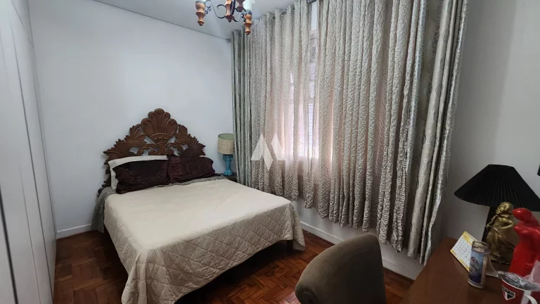 Imagem Venda de Casa/Sobrado no Embaré, Santos - Oportunidade Única em Localização Privilegiada