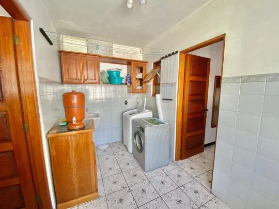 Imagem Casa 4 Dormitórios - Bairro --