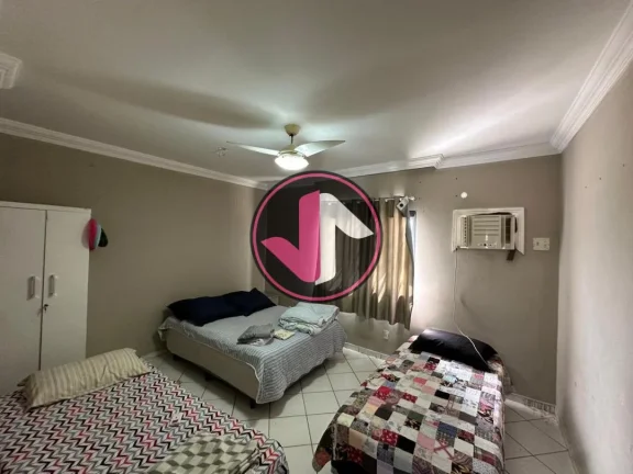Imagem Aproveite a oportunidade de adquirir esta incrível casa localizada no bairro CPA I, em Cuiabá. Com...