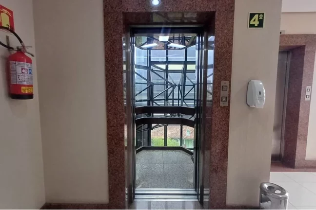Sala Comercial à Venda, 34 m² em Moinhos De Vento - Porto Alegre