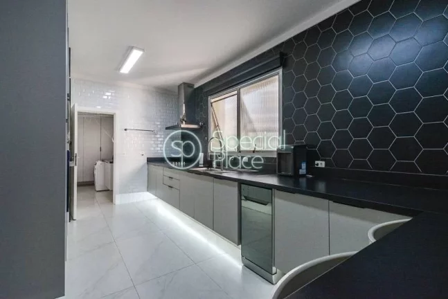 Imagem Apartamento com 183m² totalmente reformado, super amplo, com muita luz natural, muito arejado em Mo...