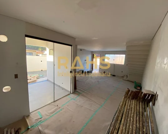 Imagem Ótimo sobrado geminado de esquina em fase final de acabamentos, localizado no bairro Aventureiro em...