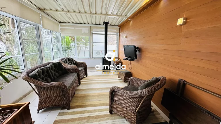 Imagem Belíssima Residencial em Condomínio Fechado