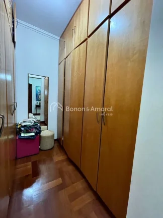 Imagem Excelente sobrado à venda em condomínio fechado em Valinhos/SP, localizado em uma área privilegia...