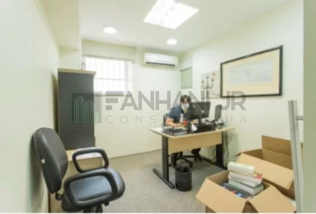 Imagem Venha conhecer este imóvel incrível, totalmente reformado e finamente decorado, com uma localização excepcional! Com 587m² de área construída este e