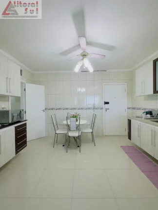 Imagem Apartamento 03 suites, alto padrão, 02 vagas de garagem privativas 156 m2 de frente para o mar, área total 233 m2 e vista total para o mar,