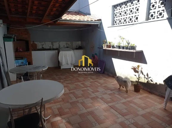 Imagem Excelente casa de 250 m² com acabamento moderno, lazer e localização estratégica