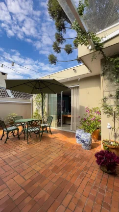 Imagem Residência térrea de Alto Padrão - JARDIM SOCIAL. 250m² privativos. 4 vagas. 4 quartos sendo 1 suíte Master.