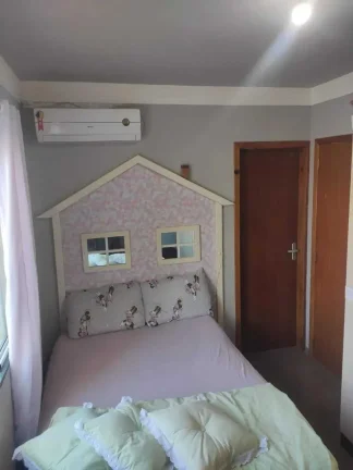 Imagem Sobrado com 2 suítes e 1 vaga na garagem, a 350m da praia em - Balneário Piçarras/SC