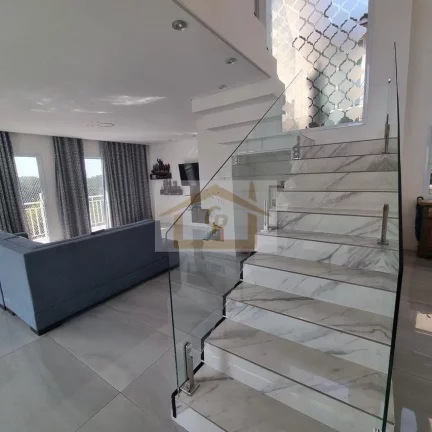 Imagem Linda!!! Casa com 3 quartos sendo Duas Semi Suítes, 4 vagas
