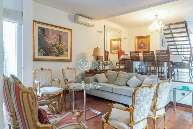 Imagem Essa casa possui cinco dormitórios, sendo quatro suítes, hall, lavabo, sala de jantar, sala de TV ...