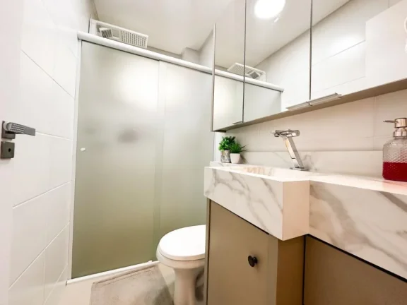 Imagem Apartamento beira mar com 3 dormitórios, sendo 1 suíte, finamente mobiliado e decorado no bairro Gravatá - Adriano Carpes Imóveis vende