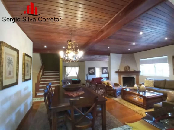 Imagem Casa a Venda com 04 Suítes em Condomínio Fechado.