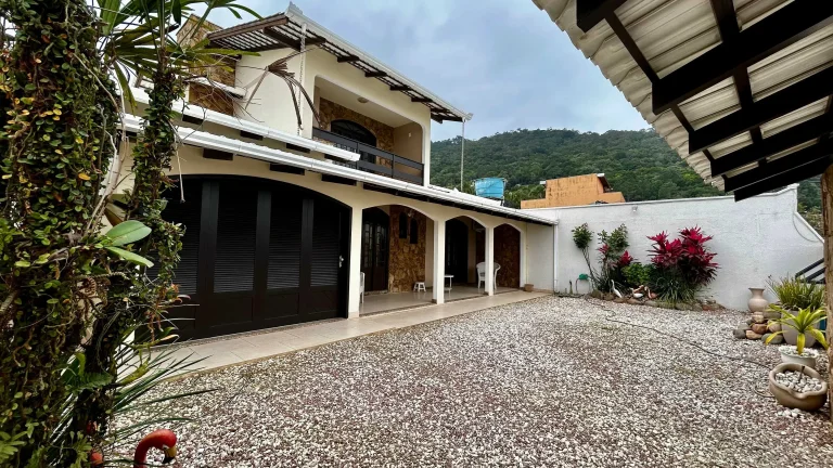 Imagem Casa de alto padrão 3 dormitórios sendo 1 suíte 1 vaga, Prainha de São Miguel - Penha/SC