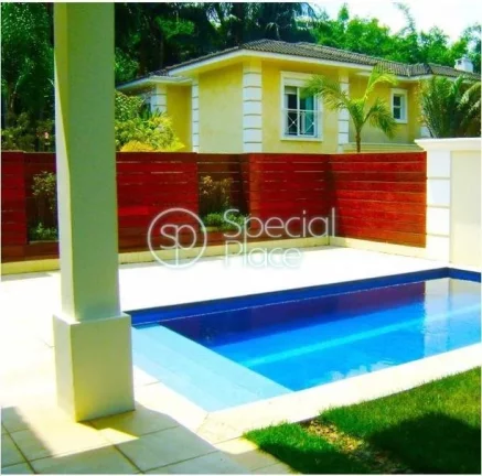 Imagem EXCELENTE CONDOMÍNIO COM 9 CASAS. GARAGEM SUBTERRÂNEA, MUITO VERDE E BASTANTE ACONCHEGANTE. CASA R...