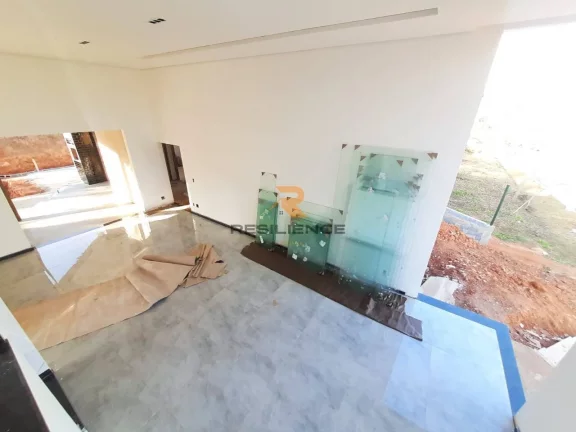 Imagem Casa maravilhosa com 03 quartos sendo 02 suítes em condomínio fechado !!