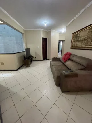 Imagem Casa de Andar à Venda no Bairro Atalaia: Espaçosa, Bem Localizada e Confortável!
