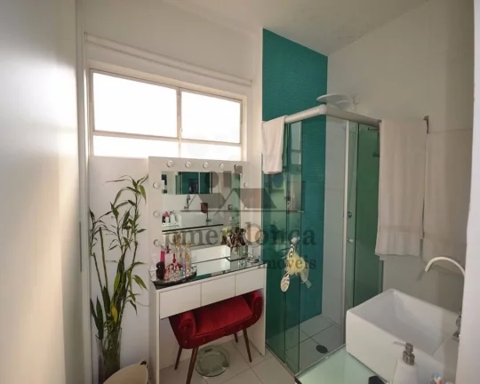 Imagem Lindo apartamento amplo arejado, decorado com muito bom gosto, todo reformado, com living para 02 am...