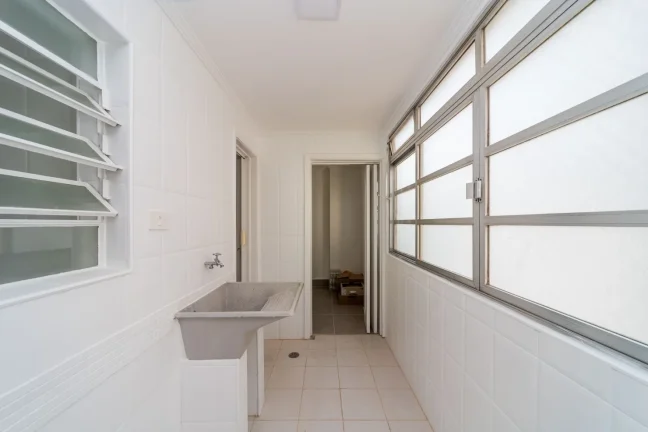 Imagem Apartamento 125M², 3Q, 2 Banheiros, 1 Vaga, Sacada, Armários.