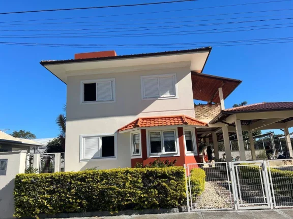 Imagem Casa 4 quartos Sambaqui