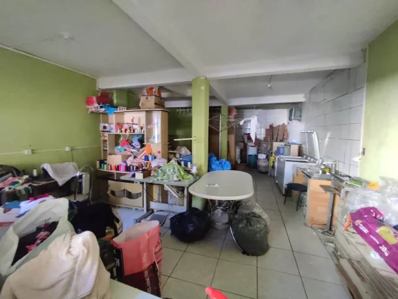Imagem Sobrado para Venda em São José dos Pinhais, Ipê, 1 dormitório, 2 banheiros, 4 vagas