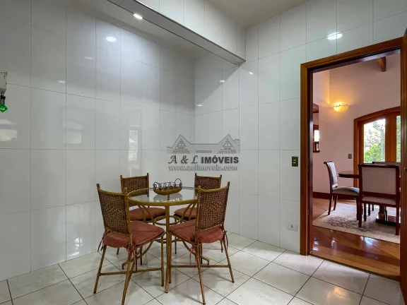 Imagem Casa à venda em Campos do Jordão, estilo clássico e conforto incomparável!