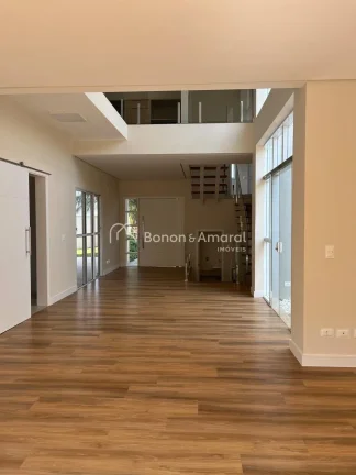 Imagem Apresentamos esta magnífica casa assobradada localizada no exclusivo Condomínio Porto Seguro Villa...