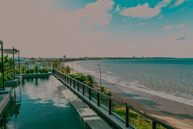 Imagem Apartamento térreo com área privativa á beira mar no Bessa - AP0975