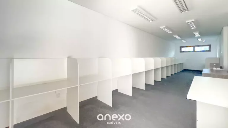 Imagem Casa comercial ampla para locação em Blumenau – 246m², 6 salas e vagas de garagem