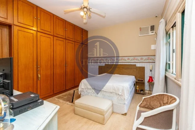 Imagem Casa à venda em Alto de Pinheiros, São Paulo-SP: 4 quartos, 2 suítes, 2 salas, 6 banheiros, 6 vagas, 198m². Venha Conferir!