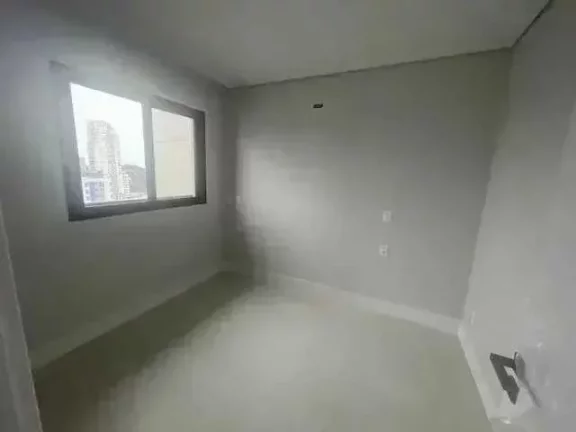 Imagem Apartamento com 4 dormitórios sendo 2 suítes, 3 vagas de garagem, no Centro de Balneário Camboriú
