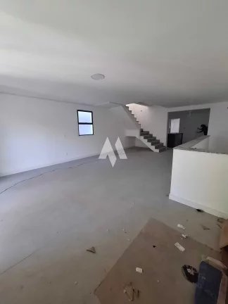 Imagem Casa Duplex /3quartos/sendo 3 suites/ piscina/Tomada para carro Elétrico/Santos