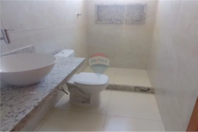 Imagem Excelente Oportunidade: Casa de 3 Quartos em Condomínio com Infraestrutura Completa