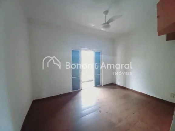 Imagem Oportunidade de negócio! Espaçoso sobrado com 5 quartos sendo 4 suítes, escritório, 7 banheiros,...