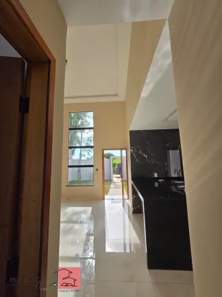 Imagem CASA NOVA LINEAR COM 3 QUARTOS SENDO 1 SUÍTE - ACABAMENTO FINO