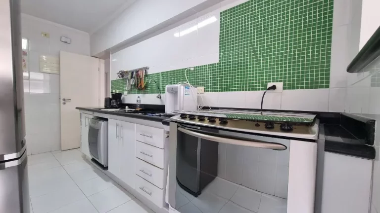 Imagem PITANGUEIRAS- CALÇADÃO TOTALMENTE REFORMADO E DECORADO , GARAGEM NO PRÉDIO.