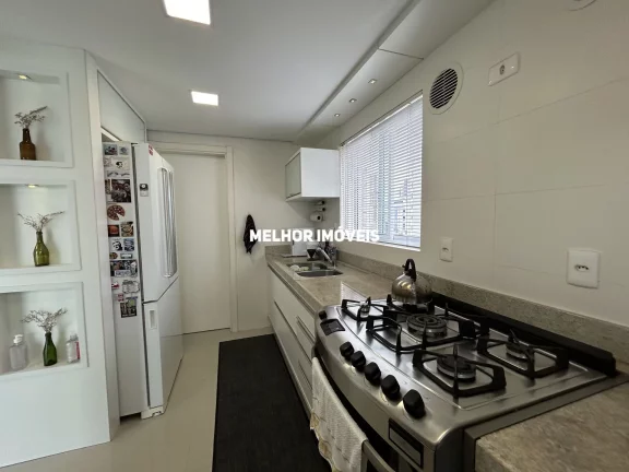 Imagem Apartamento á venda mobiliado e decorado, com 3 dormitórios e 2 vagas de garagem no centro de Balneário Camboriu