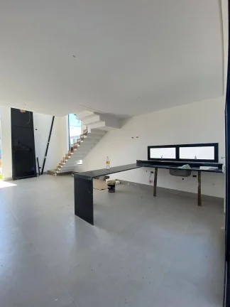 Imagem Condomínio Aruanã - Casa 04 Suítes sendo 01 suíte no térreo - Permuta