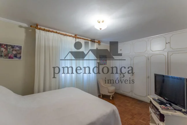 Imagem Apartamento de 132m² em Higienópolis, 3 quartos (1 suíte) e 1 vaga demarcada e livre.