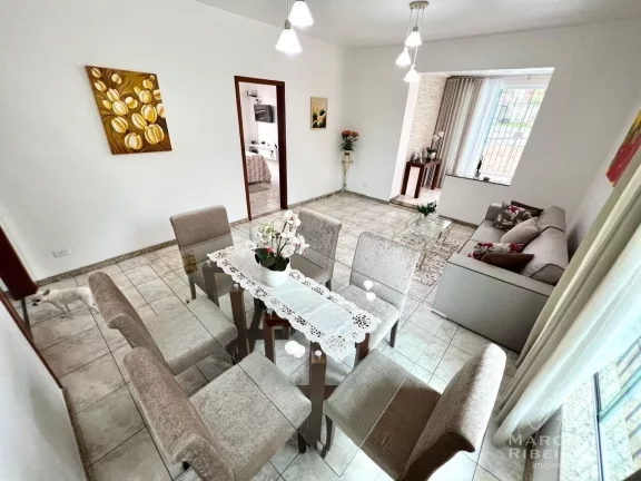 Imagem Casa com Piscina na Trindade