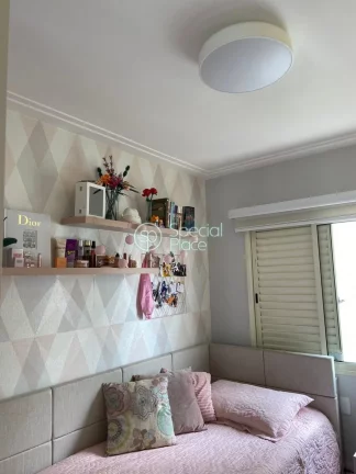 Imagem Apartamento com 96m2 de área privativa, 4 dormitórios ( 1 suíte) e 2 vagas na garagem. Living amp...