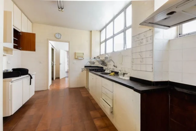 Imagem Apartamento 3 quartos, 1 suite, 2 vagas, 274 m2 varanda, para modernizar