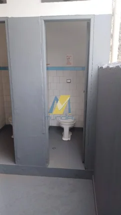 Imagem Imóvel amplo, versátil e pronto para uso, ideal para diversos tipos de com.