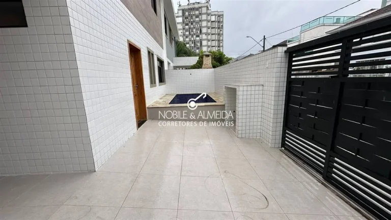 Imagem Fino acabamento, piscina e 2 vagas de garagem privativas.