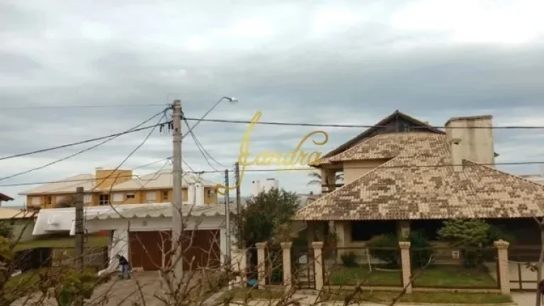 Imagem Sobrado em Atlântida! Apenas 01 quadra do mar com 04 dormitórios