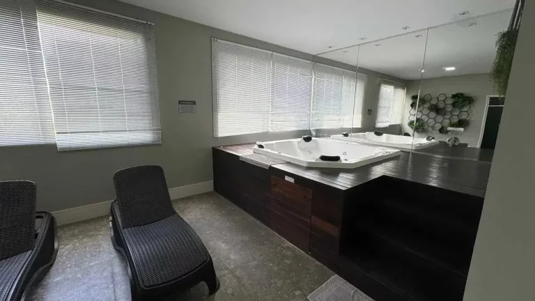 Imagem Apartamento mobiliado com 4 dormitórios sendo 4 suítes e 3 vagas de garagem em Itapema/SC